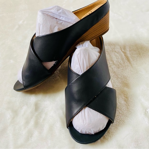 Leather Strap Wedge Black - Picture 1 of 7